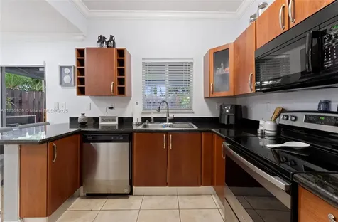 7423 NW 182nd Street Hialeah FL 33015