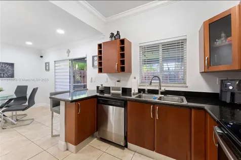 7423 NW 182nd Street Hialeah FL 33015
