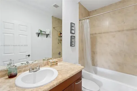 7423 NW 182nd Street Hialeah FL 33015