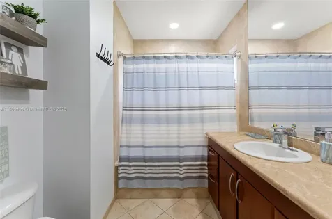 7423 NW 182nd Street Hialeah FL 33015