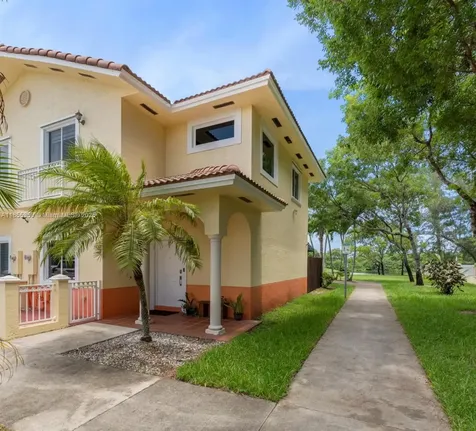 7423 NW 182nd Street Hialeah FL 33015