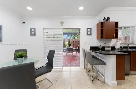 7423 NW 182nd Street Hialeah FL 33015