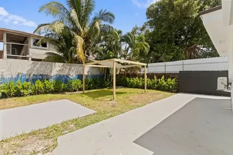 3125 NW 21st Court Miami FL 33142
