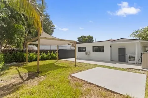3125 NW 21st Court Miami FL 33142