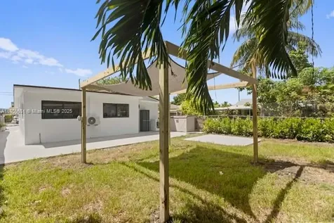 3125 NW 21st Court Miami FL 33142