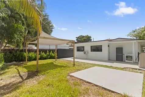 3125 NW 21st Court Miami FL 33142