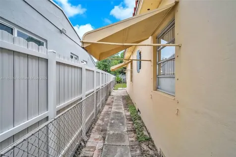 3248 NW 102nd Street Miami FL 33147
