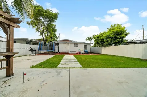 7230 NW 5th Street Miami FL 33126