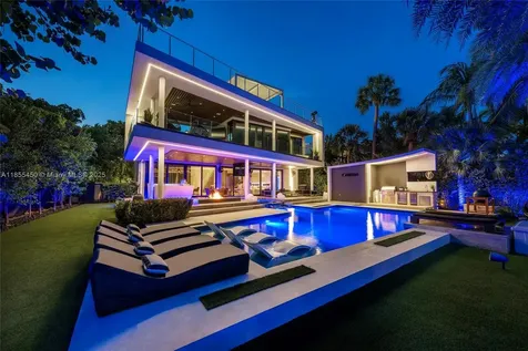 528 Lakeview Court Miami Beach FL 33140