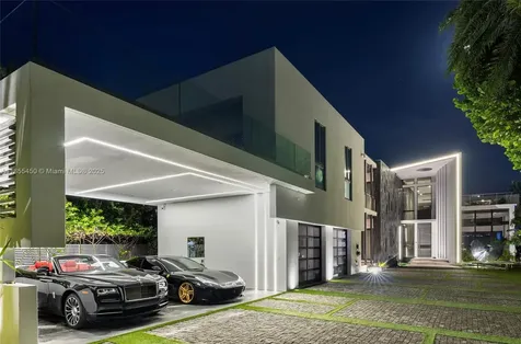 528 Lakeview Court Miami Beach FL 33140