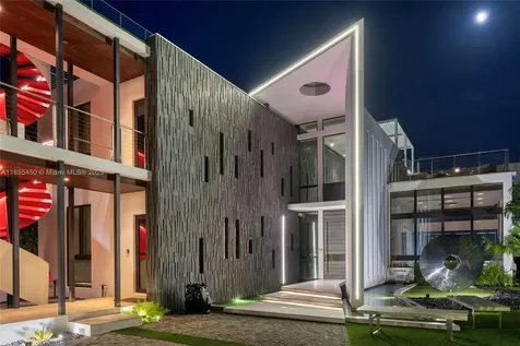 528 Lakeview Court Miami Beach FL 33140