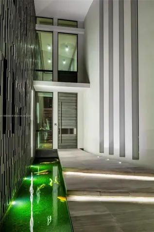 528 Lakeview Court Miami Beach FL 33140
