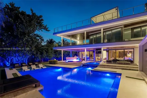 528 Lakeview Court Miami Beach FL 33140