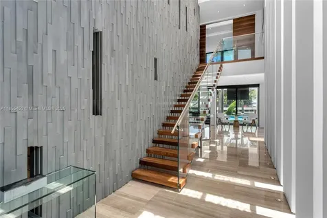 528 Lakeview Court Miami Beach FL 33140