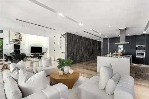 528 Lakeview Court Miami Beach FL 33140