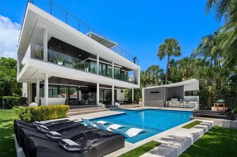 528 Lakeview Court Miami Beach FL 33140
