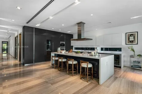 528 Lakeview Court Miami Beach FL 33140