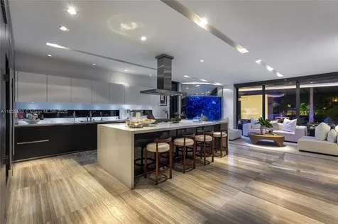 528 Lakeview Court Miami Beach FL 33140