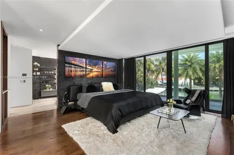 528 Lakeview Court Miami Beach FL 33140