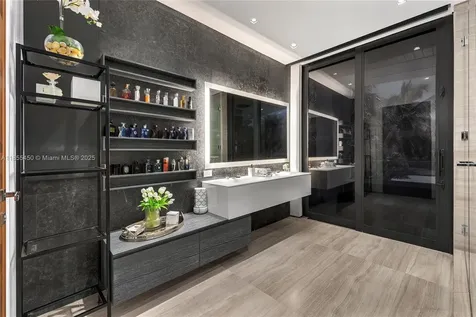 528 Lakeview Court Miami Beach FL 33140