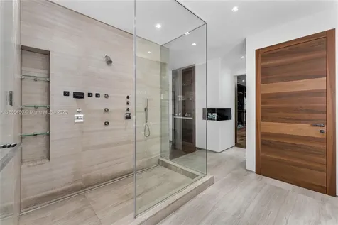 528 Lakeview Court Miami Beach FL 33140