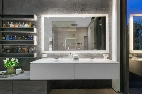 528 Lakeview Court Miami Beach FL 33140