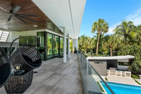 528 Lakeview Court Miami Beach FL 33140