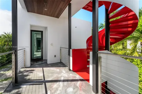 528 Lakeview Court Miami Beach FL 33140