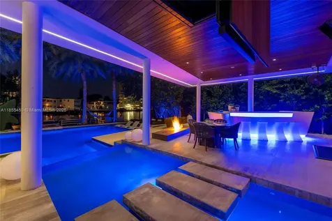 528 Lakeview Court Miami Beach FL 33140