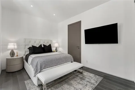 528 Lakeview Court Miami Beach FL 33140
