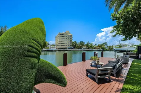 528 Lakeview Court Miami Beach FL 33140