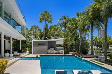 528 Lakeview Court Miami Beach FL 33140