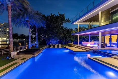 528 Lakeview Court Miami Beach FL 33140