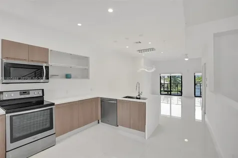 516 SE 1st Circle Pompano Beach FL 33060