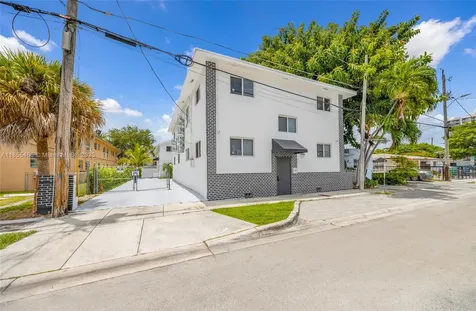1028 SW 9th Avenue Miami FL 33130