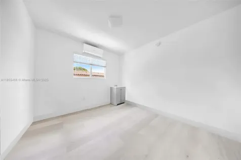 1028 SW 9th Avenue Miami FL 33130
