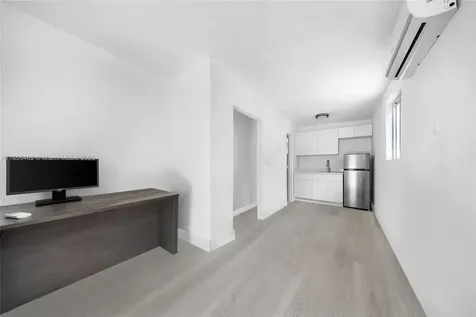 1028 SW 9th Avenue Miami FL 33130