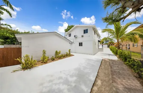 1028 SW 9th Avenue Miami FL 33130