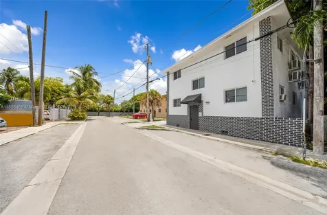 1028 SW 9th Avenue Miami FL 33130
