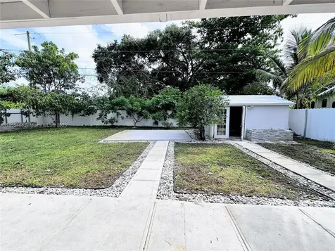 38 Edmund Road West Park FL 33023