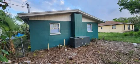 3147 Economy Fort Myers FL 33916