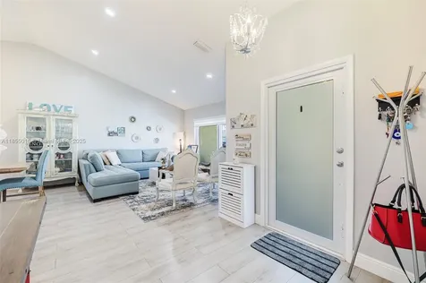 16780 Redwood Way Weston FL 33326