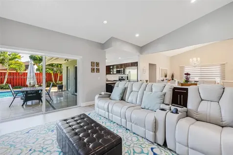 16780 Redwood Way Weston FL 33326