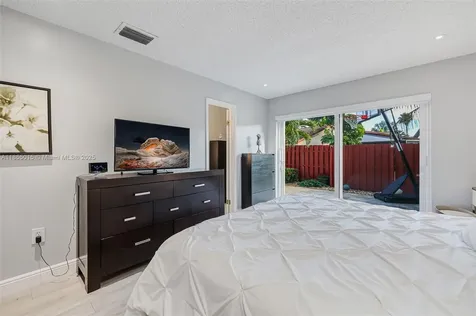 16780 Redwood Way Weston FL 33326