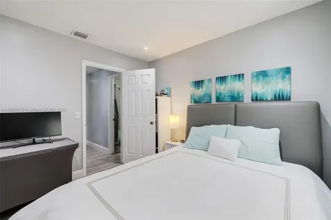 16780 Redwood Way Weston FL 33326