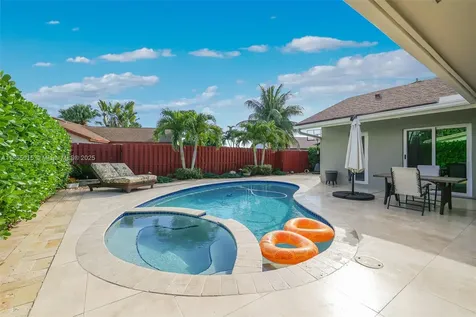 16780 Redwood Way Weston FL 33326