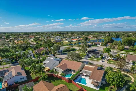 16780 Redwood Way Weston FL 33326
