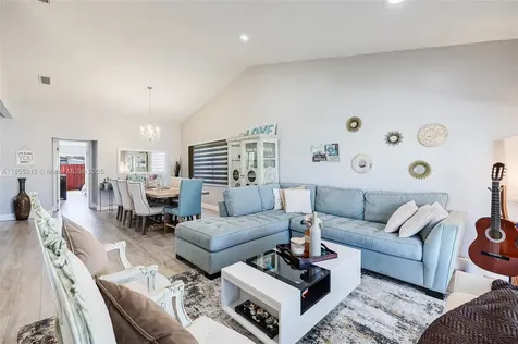 16780 Redwood Way Weston FL 33326