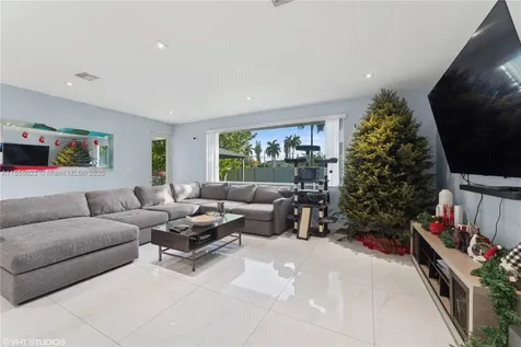15391 NE 5th Avenue Miami FL 33162