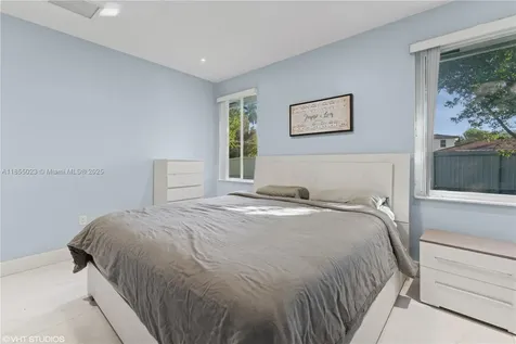 15391 NE 5th Avenue Miami FL 33162